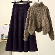 ベージュ/セーター+ブラック/スカート